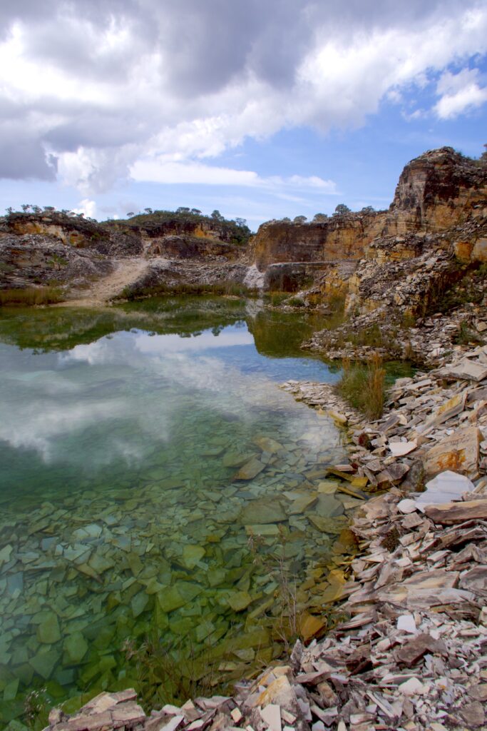 Paisagem da Pedreira Lagoa Azul, em Capitólio, em Minas Gerais