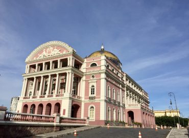 Uber, táxi ou transfer? Descubra como se locomover em Manaus